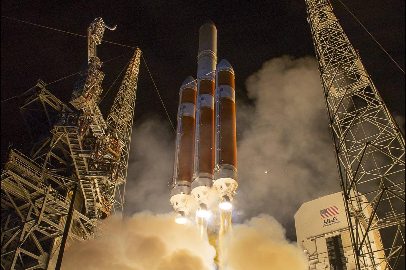 NASA, Güneş'in keşfi için uzaya uydu fırlattı